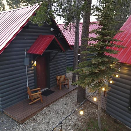 Yellowstone Cabins And Rv Вест-Йеллоустоун Екстер'єр фото