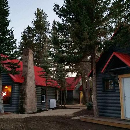 Yellowstone Cabins And Rv Вест-Йеллоустоун Екстер'єр фото