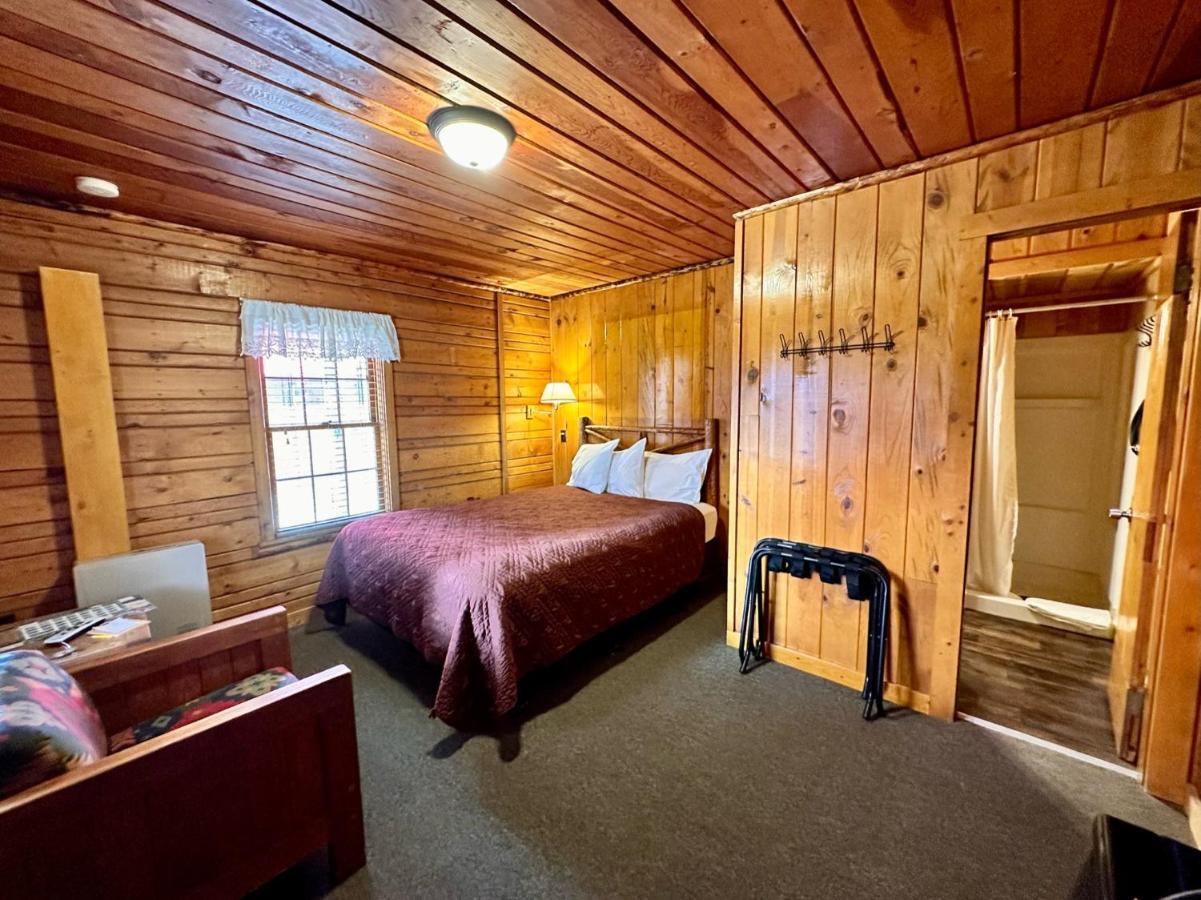 Yellowstone Cabins And Rv Вест-Йеллоустоун Екстер'єр фото