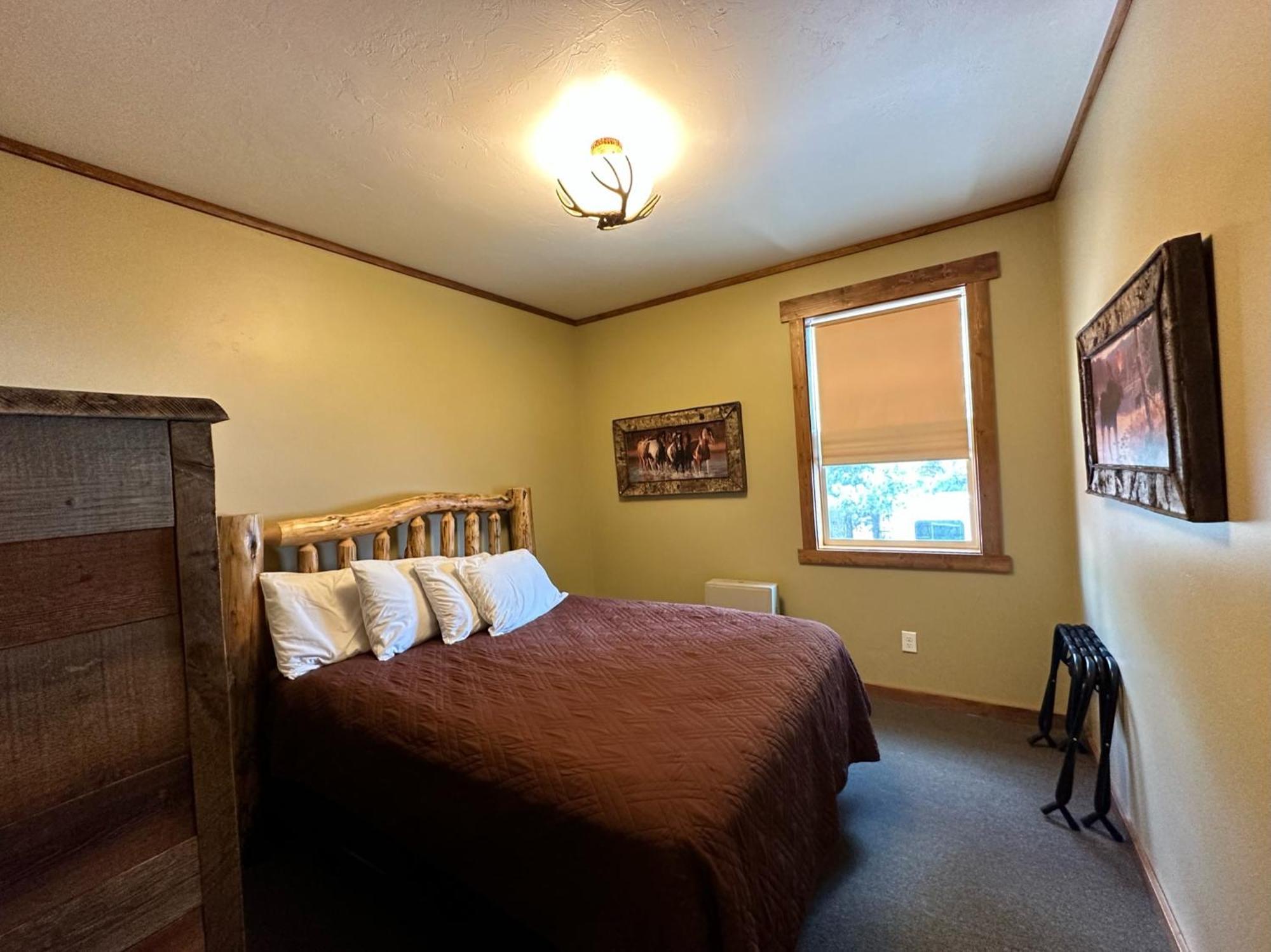 Yellowstone Cabins And Rv Вест-Йеллоустоун Екстер'єр фото