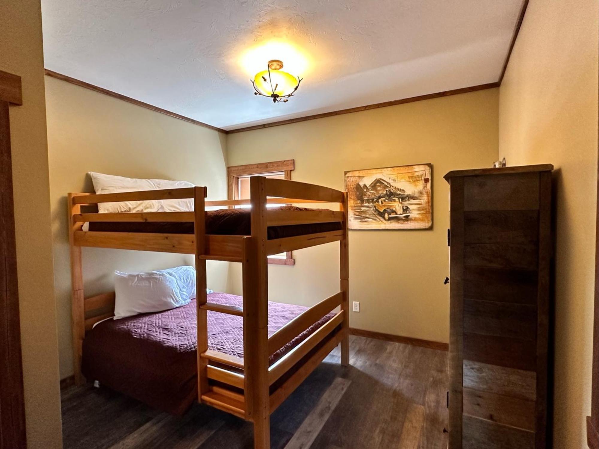 Yellowstone Cabins And Rv Вест-Йеллоустоун Екстер'єр фото