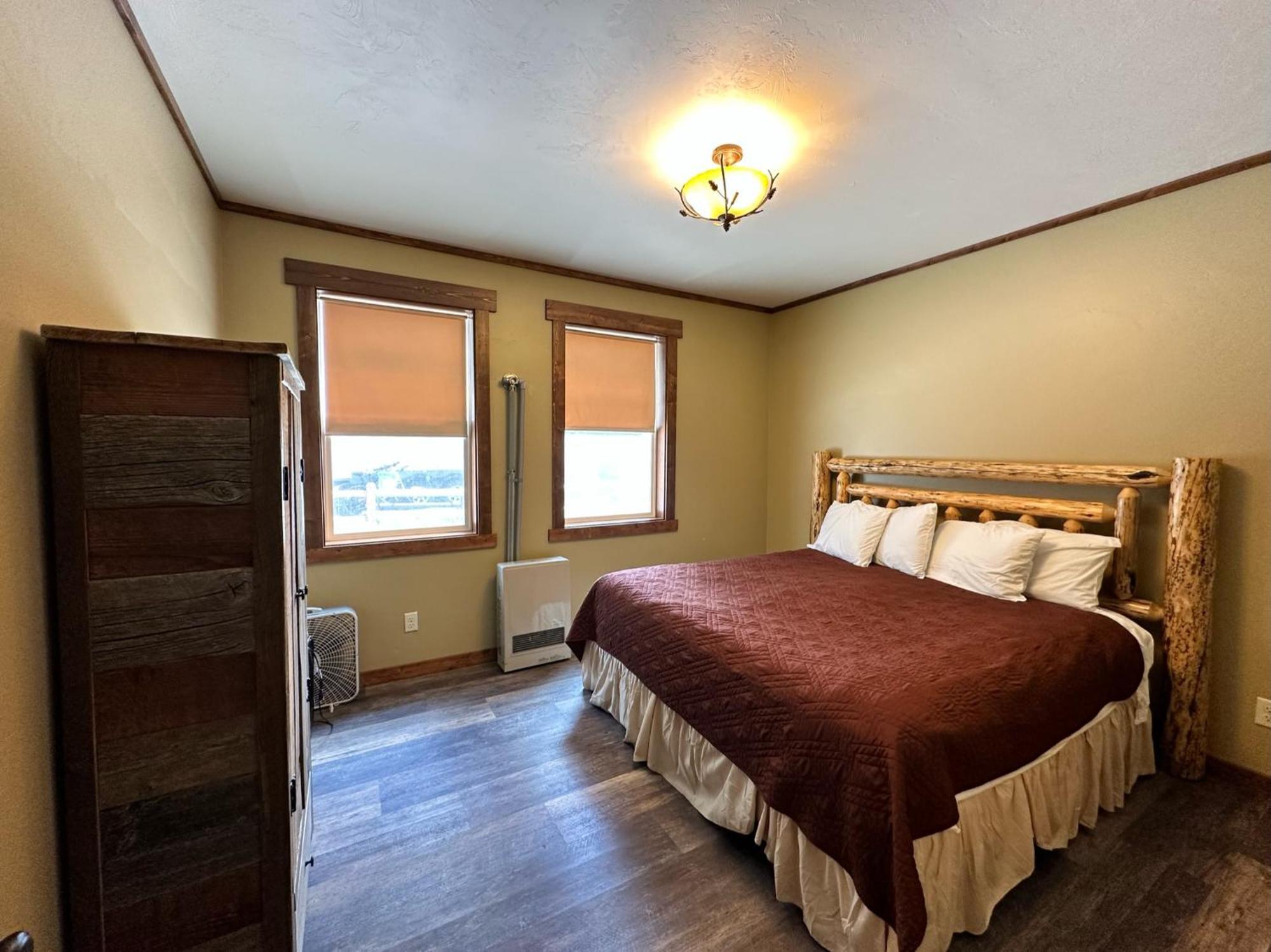 Yellowstone Cabins And Rv Вест-Йеллоустоун Екстер'єр фото
