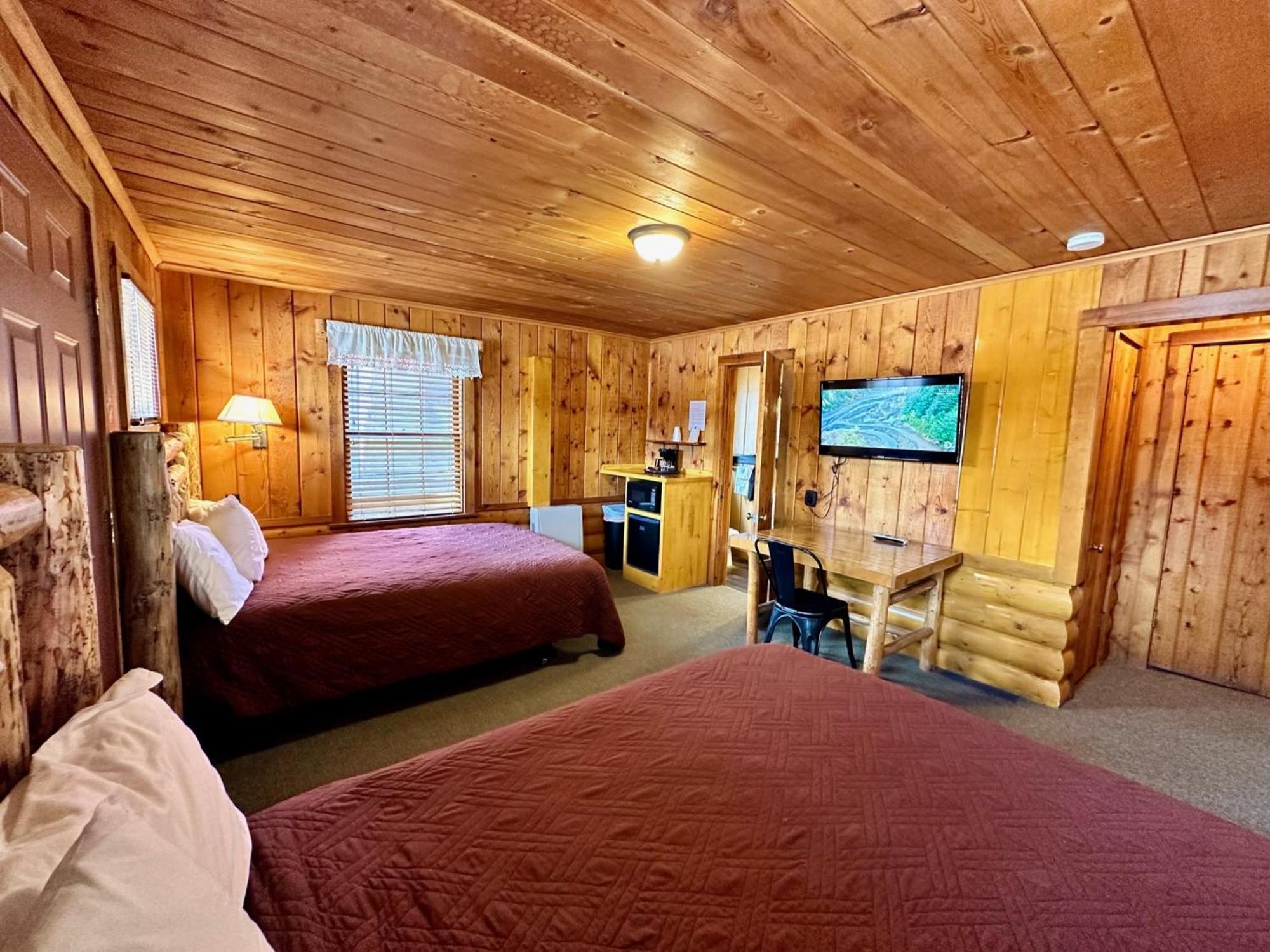 Yellowstone Cabins And Rv Вест-Йеллоустоун Екстер'єр фото