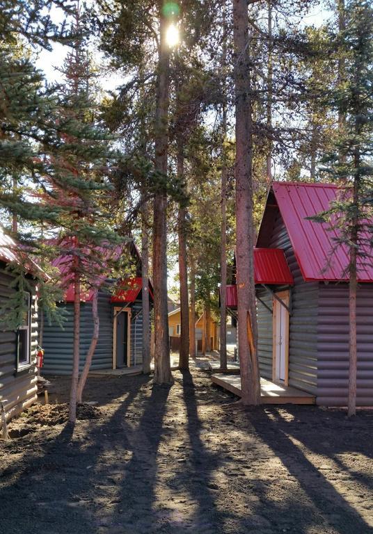 Yellowstone Cabins And Rv Вест-Йеллоустоун Екстер'єр фото